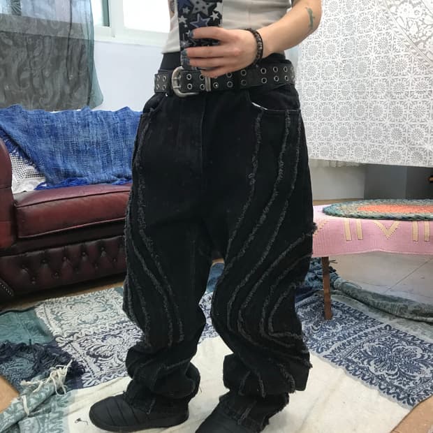 예스아이씨 절개 디테일 흑청 데님팬츠 