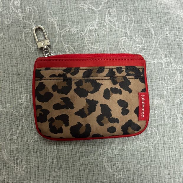 룰루레몬 레오파드 키링 카드지갑