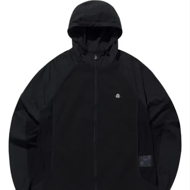CINNAMOROLL PUNCHING WINDBREAKER BLACK
