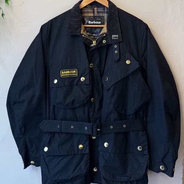 바버 인터내셔널 A7 왁스 자켓 블랙