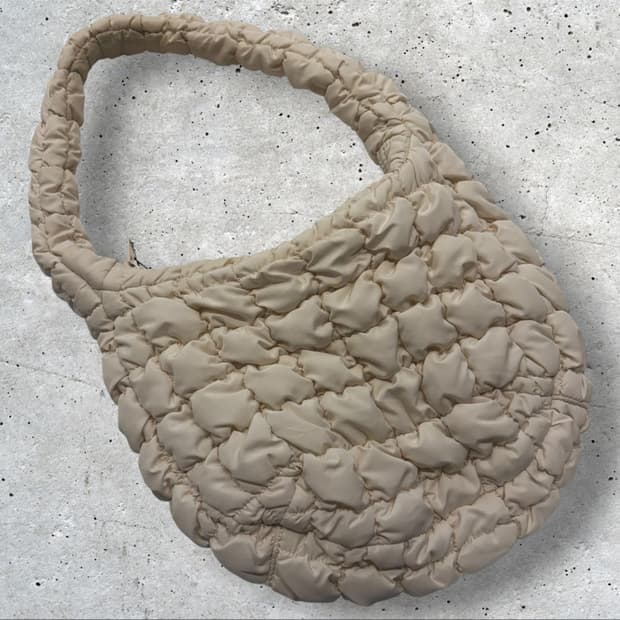 코스 COS 퀼티드 숄더백 베이지