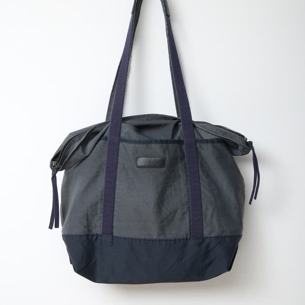 해칭룸 나일론 토트백