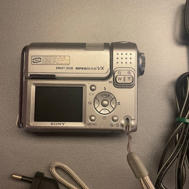 Sony Cyber-shot DSC-F88