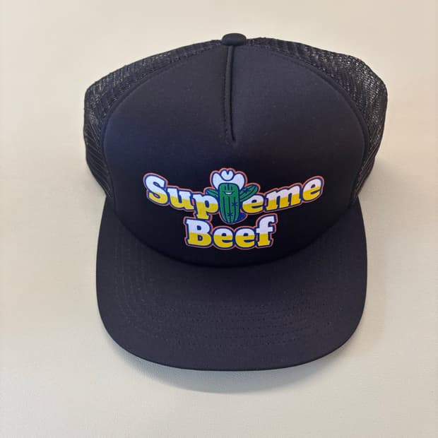 Supreme “supreme beef” trucker cap