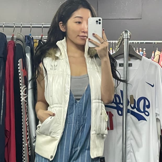 아디다스 화이트 패딩 조끼