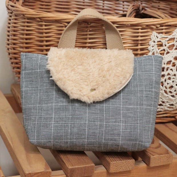 핸드메이드 손잡이 퍼 파우치