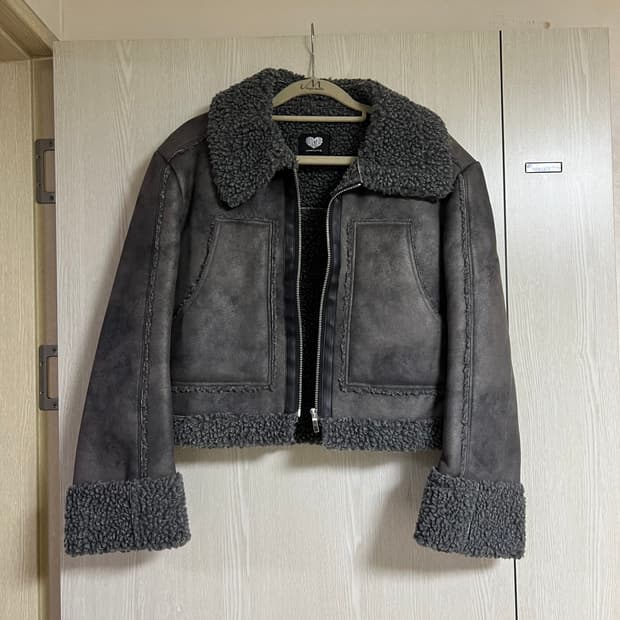 러부이즈트루 크롭 무스탕 새제품