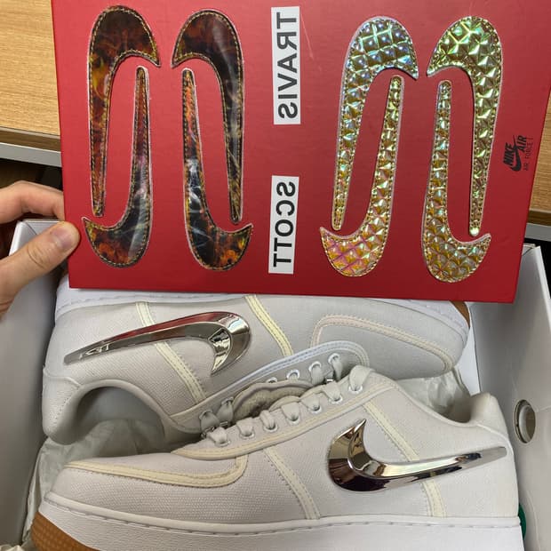 나이키 트래비스 스캇 에어포스1 로우 화이트