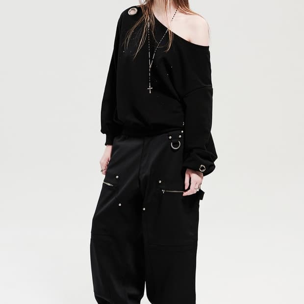 홀리넘버세븐 아일렛 큐빅오프숄더 맨투맨