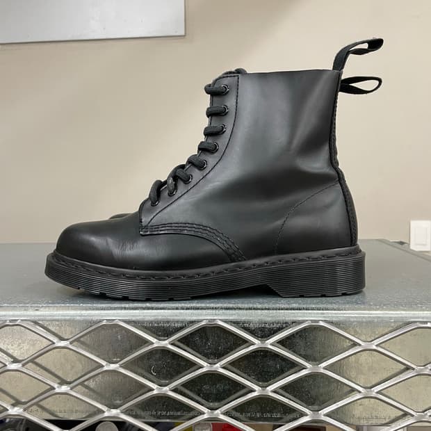 닥터마틴 1460 모노 스무스 레더 부츠 uk8