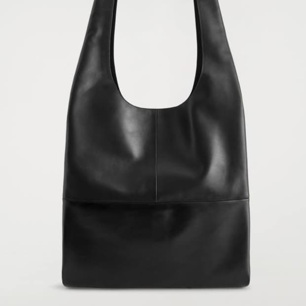 코스 슬라우치 토트백