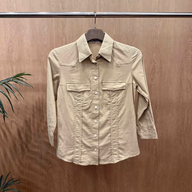 버버리 런던 더블 포켓 절개 라인 버튼 셔츠 체크 디테일 베이지