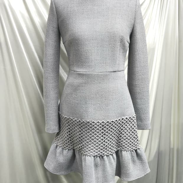 SISLEY 오리지널 니트 플레어 드레스🤍 허리라인 착붙 실루엣
