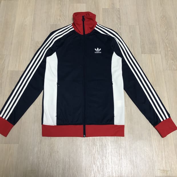 아디다스 유로파 TT 불꽃로고 트랙탑 입니다.  Y2K 무드의 유행과 함