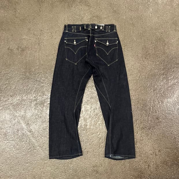 00s 리바이스 엔지니어드진 (31“)