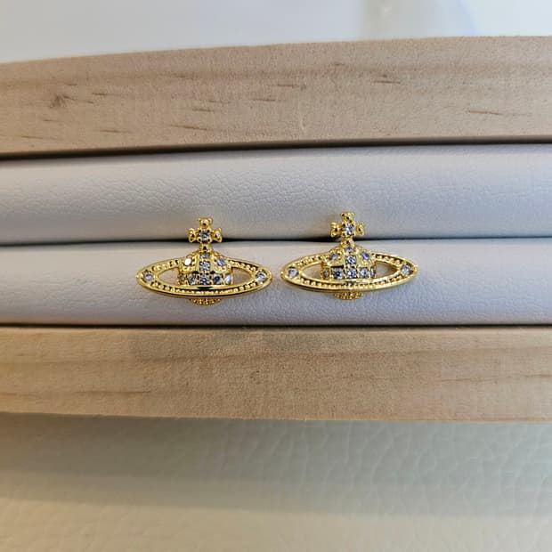 비비안웨스트우드 업사이클링 금장 미니 귀걸이