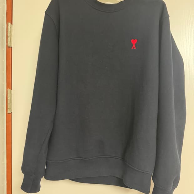 아미 스몰 하트 로고 맨투맨 네이비