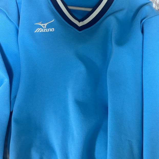 미즈노 하늘색 맨투맨 