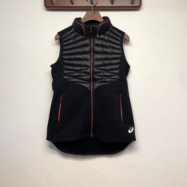 아식스 (우먼) 러닝 패딩 블랙 베스트  사이즈 - S (Women)  