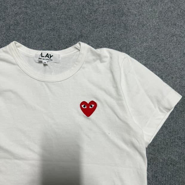 꼼데가르송 플레이 화이트 하트 반팔티 L