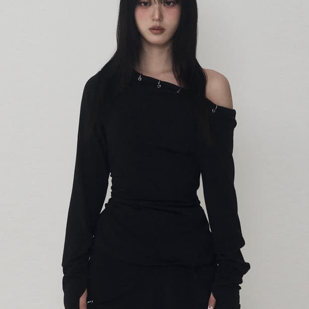 에트오소메 피어싱 드레이프 셋업 롱 슬리브 블랙