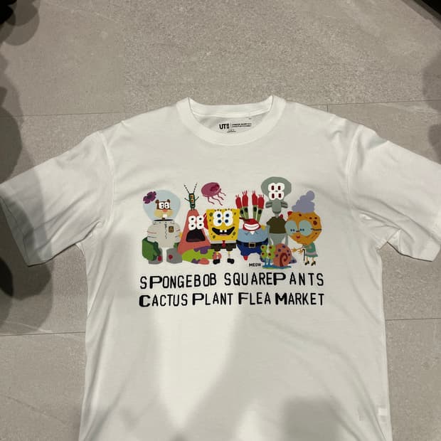 유니클로 스폰지밥 티셔츠 L
