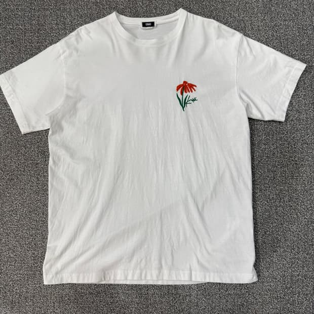 KITH 시어드 데이지 반팔