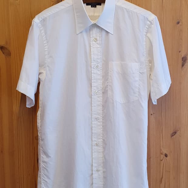 95.버버리 화이트 반팔셔츠