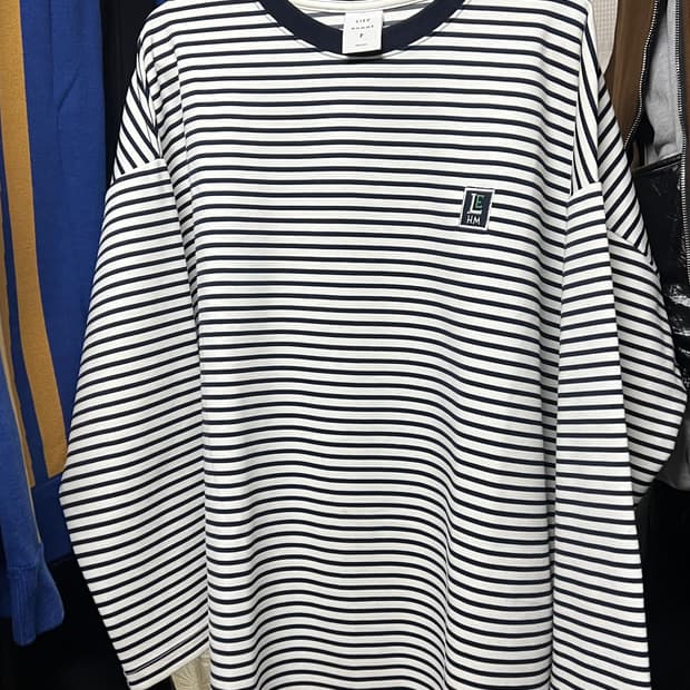 라이 옴므 티셔츠