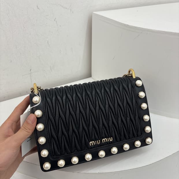 미우미우 마떼라세 펄 가방