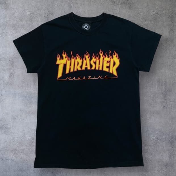 트래셔 스펠아웃 빅로고 블랙 반팔티