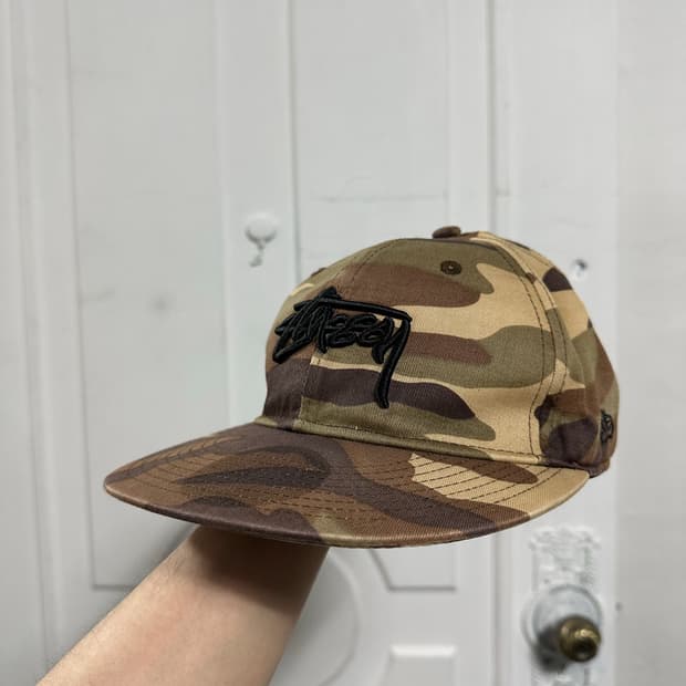 스투시 뉴에라 카모 스냅백