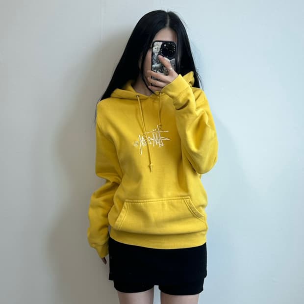 스투시 자수로고 머스타드 후드티