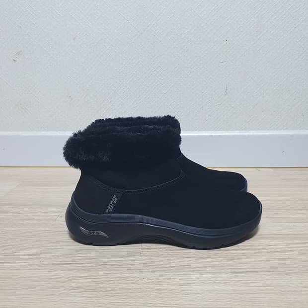스케쳐스 아치핏 여성 털 부츠 블랙 235