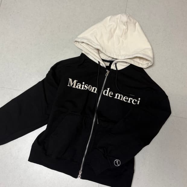 라 메종 스튜디오 후드집업