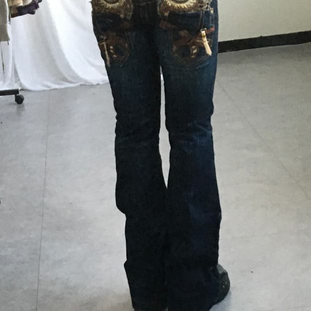 Red pepper back patch point denim pants