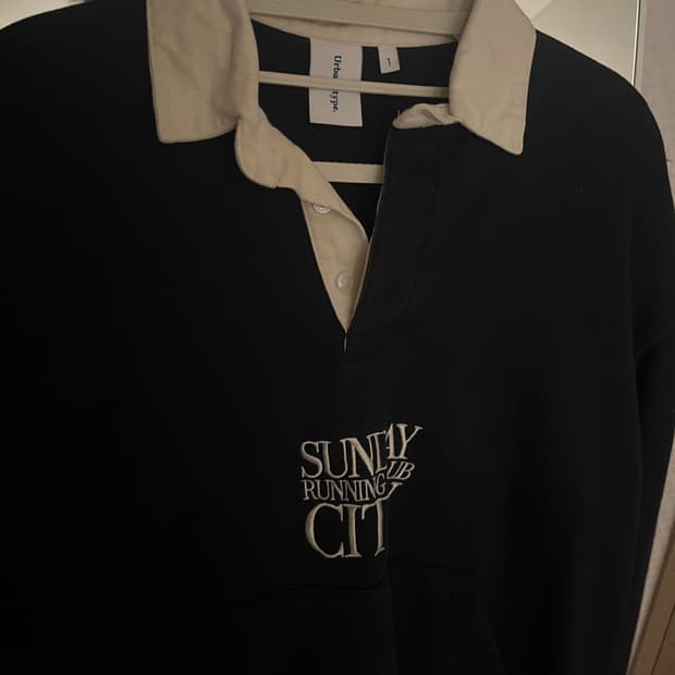 어반디타입 럭비카라맨투맨 팝니다