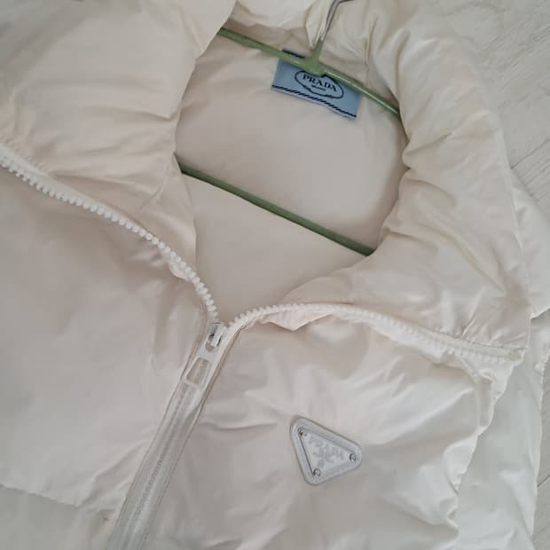 프라다 아이보리 구스 패딩조끼