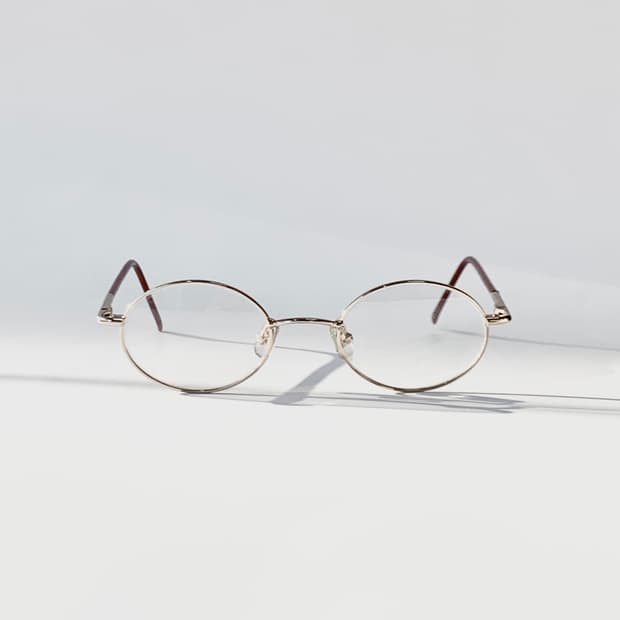[픽키-648] 소형 골드 메탈 오벌 안경 미니멀 버건디 템플 데드스탁