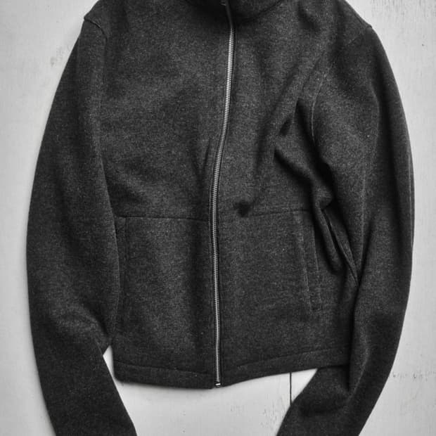 모노프리베 textured high neck zip up 3