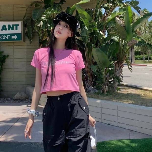 카키포인트 큐빅 로고 티 핑크