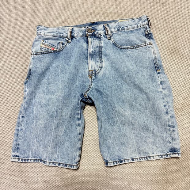 디젤(DIESEL) 워싱 데님 반바지