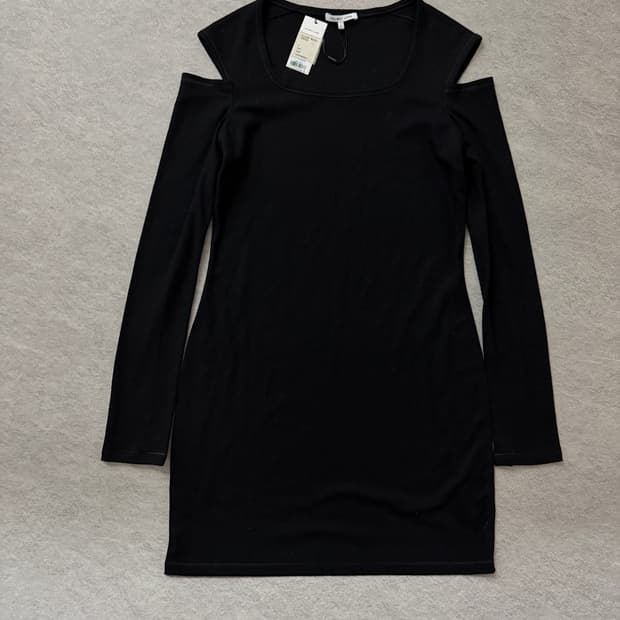 헬무트랭 컷아웃 니트드레스