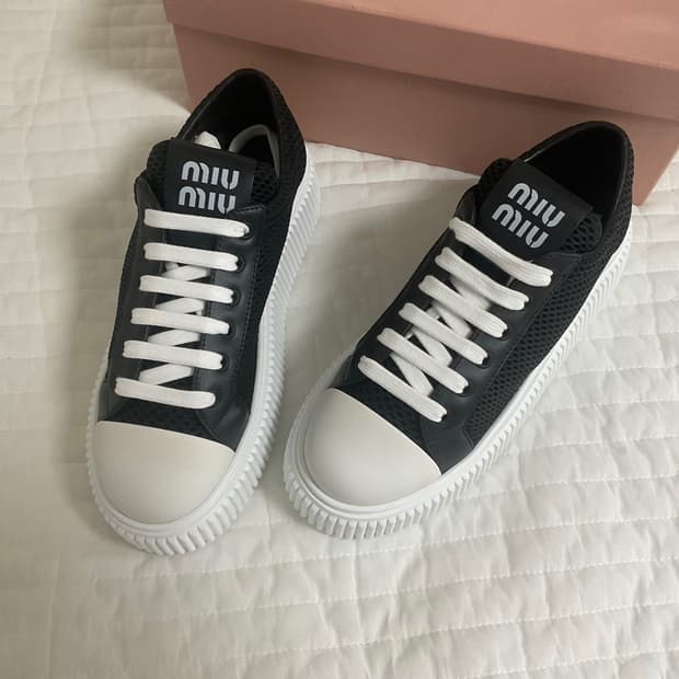 미우미우 정품 새제품 플랫폼 스니커즈 선물용 추천