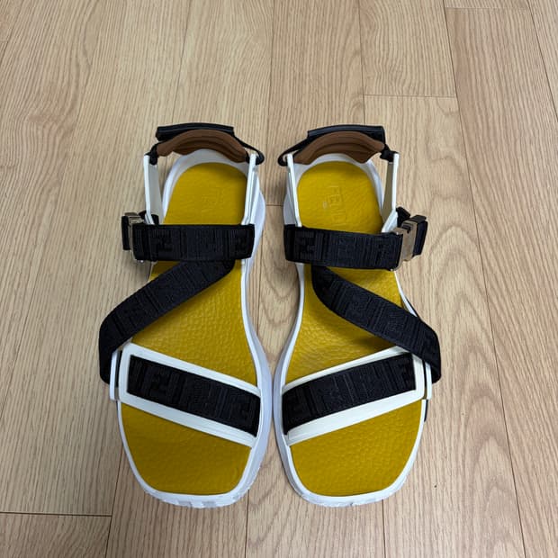 펜디 플로우 남성 샌들 