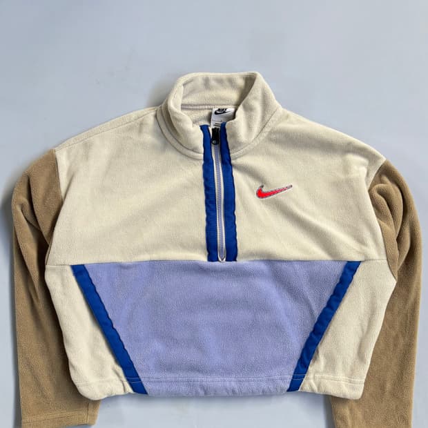 나이키 반집업 후리스 크롭 맨투맨