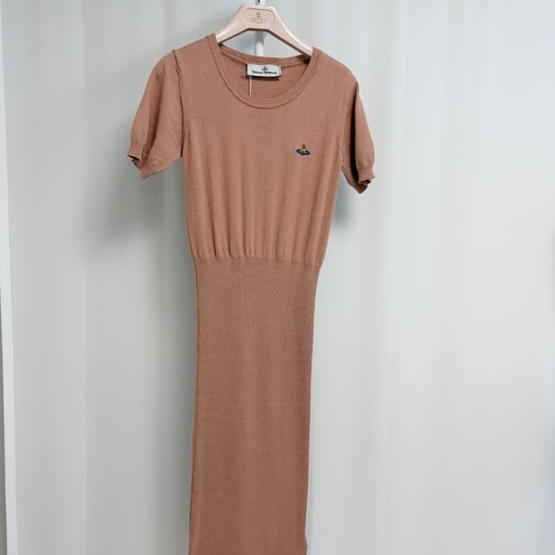 (국내매장)비비안웨스트우드 코튼 캐시미어 베베 슬림핏 원피스-베이지