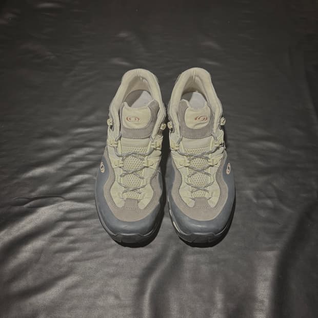 살로몬 트레킹 스니커즈