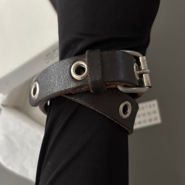 마르지엘라 ⓪⑩ bracelet en cuir