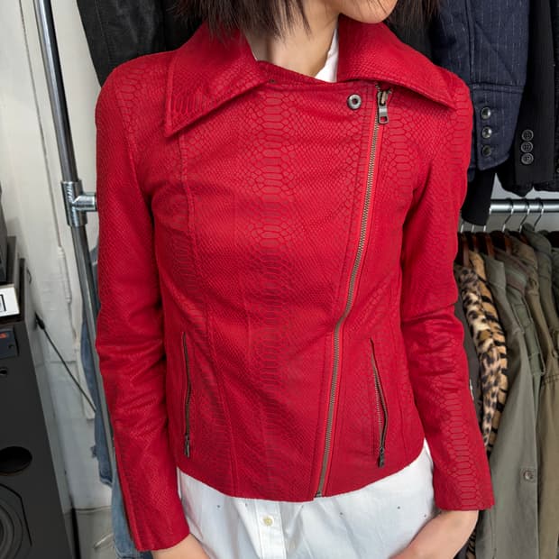 Armani exchange 레드 크롭 자켓